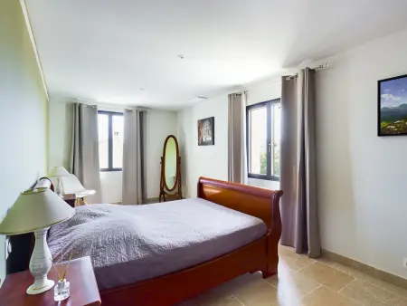 Villa rénovée à Eygalières avec piscine chauffée - Photo 17