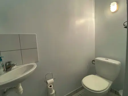 Maison calme avec jardin, à 500m de la plage, proche commerces, bien équipée pour 4 personnes - Photo 9
