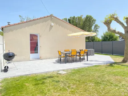 Maison de Charme au Calme avec Jardin Clos, WIFI, Proche Plage du Marais Girard, Animaux Acceptés - Photo 11