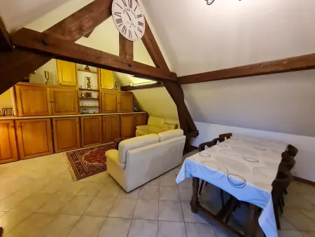 Voici une suggestion de titre :

Gîte charmant près de Nancy avec climatisation, WiFi, barbecue et parking privé - Photo 8