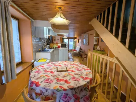 Appartement cosy au cœur de Vagney, proche commerces et sentiers, terrasse et cheminée, à 15km Gérardmer - Photo 2