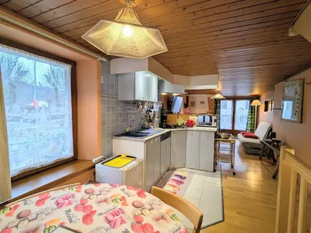 Appartement cosy au cœur de Vagney, proche commerces et sentiers, terrasse et cheminée, à 15km Gérardmer - Photo 3