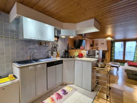 Appartement cosy au cœur de Vagney, proche commerces et sentiers, terrasse et cheminée, à 15km Gérardmer - Photo 4