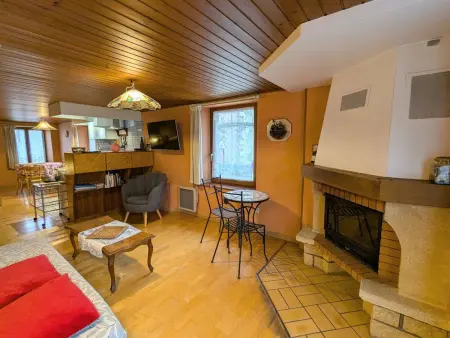 Appartement cosy au cœur de Vagney, proche commerces et sentiers, terrasse et cheminée, à 15km Gérardmer - Photo 5