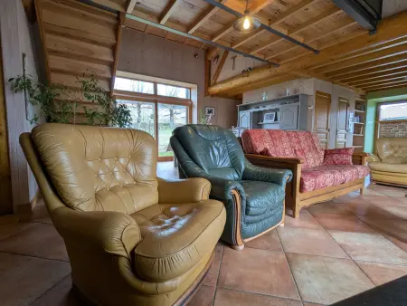 Gîte Familial à Riotord avec Jardin et Aire de Jeux - Photo 9