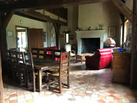 Évasion champêtre : Maison avec piscine, tennis, et étang au cœur de 50 hectares de forêt - Photo 9