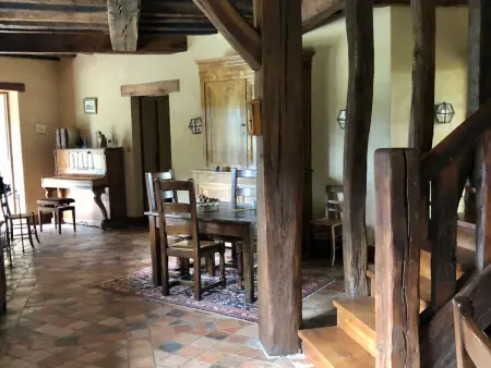 Évasion champêtre : Maison avec piscine, tennis, et étang au cœur de 50 hectares de forêt - Photo 10