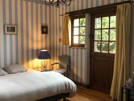 Évasion champêtre : Maison avec piscine, tennis, et étang au cœur de 50 hectares de forêt - Photo 15