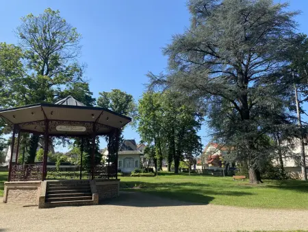 Charmante maison avec jardin en face du parc, proche commerces et attractions touristiques - Photo 25