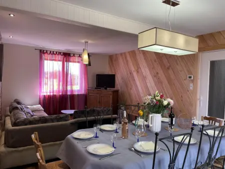 Gîte de Charme Rénové à Pierrefitte-sur-Loire, Vue sur Campagne - Photo 1