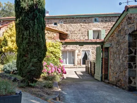 Gîte en Pierre avec Piscine Privée et Terrasse Couverte - Photo 22