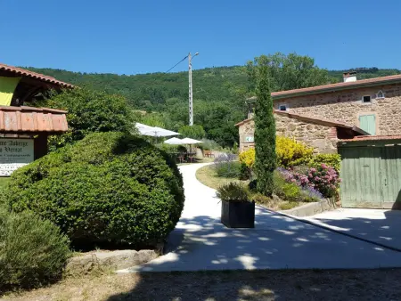 Gîte en Pierre avec Piscine Privée et Terrasse Couverte - Photo 24