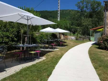 Gîte en Pierre avec Piscine Privée et Terrasse Couverte - Photo 25