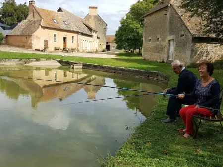 Maison de plain-pied avec jeux, coin pêche et musée du vélo à proximité - Photo 5