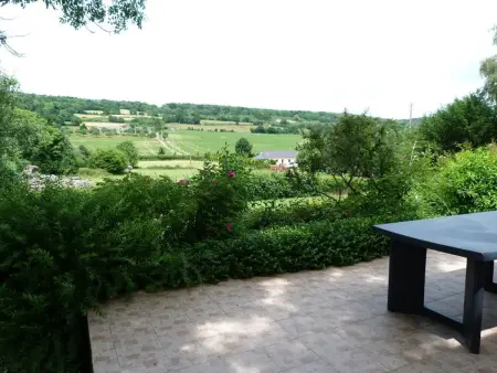 Maison de charme en pierres, 5 chambres, jardin clos, terrasse, calme, ping-pong, proche loisirs. - Photo 2