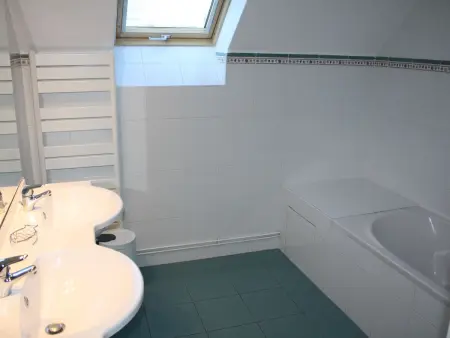 Maison de charme en pierres, 5 chambres, jardin clos, terrasse, calme, ping-pong, proche loisirs. - Photo 8