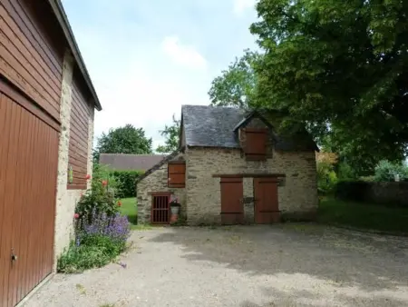 Maison de charme en pierres, 5 chambres, jardin clos, terrasse, calme, ping-pong, proche loisirs. - Photo 15
