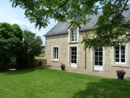 Maison de charme en pierres, 5 chambres, jardin clos, terrasse, calme, ping-pong, proche loisirs. - Photo 19
