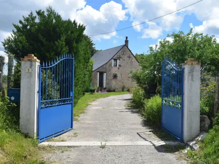 Charme et Authenticité en Forêt Maine Normandie : Demeure Rénovée avec Jardin, Idéale pour Séjour Détente - Photo 1