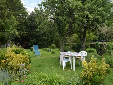 Charme et Authenticité en Forêt Maine Normandie : Demeure Rénovée avec Jardin, Idéale pour Séjour Détente - Photo 4