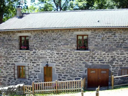 Maison en pierres avec terrain près du Massif du Mézenc, idéale pour un séjour nature en famille - Photo 7