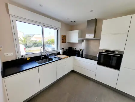 Maison Rénovée 5 Chambres, WiFi, Parking, à 800m du Marché et 1km Plage - Photo 2