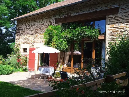 Fermette au calme avec piscine, jardin et étang de pêche - Photo 1