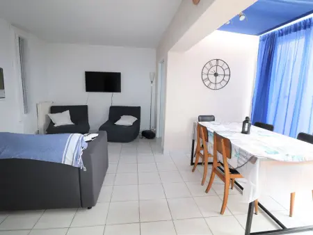 Maison Méditerranéenne 60m² avec Patio et Parking Privé, à 5min de la Plage, 3 Pièces Confortables - Photo 2