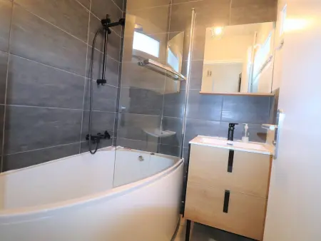 Maison Méditerranéenne 60m² avec Patio et Parking Privé, à 5min de la Plage, 3 Pièces Confortables - Photo 8