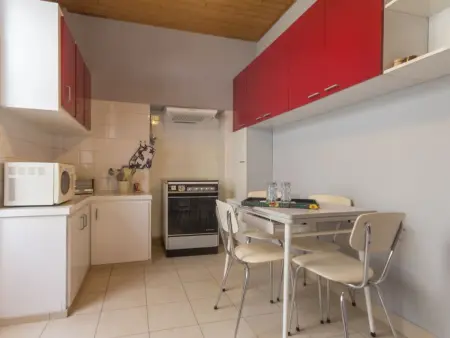 Charmant Gîte Familial à 30m de la Plage avec Cour Fleurie, Proche Commerces et Pêche à Pied - Photo 3