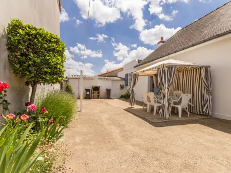Charmant Gîte Familial à 30m de la Plage avec Cour Fleurie, Proche Commerces et Pêche à Pied - Photo 8