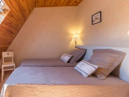 Maison rénovée typique, calme, proche mer, 2 cours fermées, cheminée et équipements pour enfants. - Photo 5