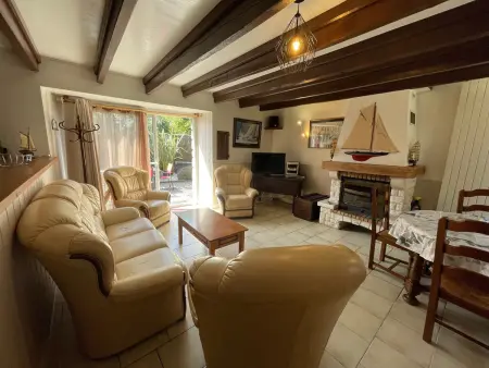 Gîte Charmant avec Cheminée, Jardin Clos et Equipements Bébé à Proximité de la Côte - Photo 2