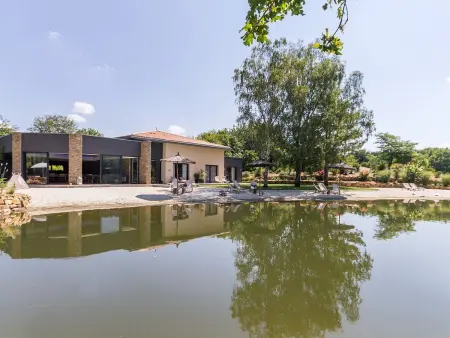 Villa Contemporaine avec Spa, Sauna, Piscine et Île Privative près de Nantes - Photo 8