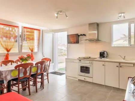 Maison mitoyenne cosy à 200m de la mer avec terrasse, wifi et équipements bébé - Photo 3
