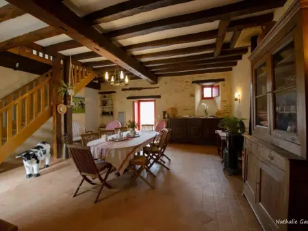 Maison de Campagne Spacieuse avec Piscine Privée et Jardin Clos - Photo 1