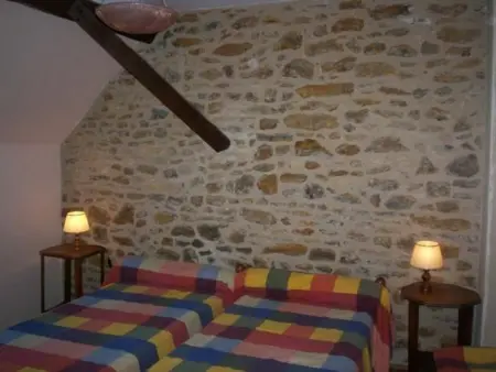 Gîte charmant avec cheminée, jardin privé et 3 chambres dans un ancien corps de ferme - Photo 2