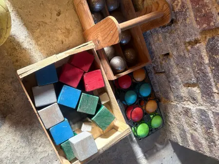 Charme du XVIIe avec grand terrain clos, dépendances restaurées, jardin, garage fermé et équipements divers - Photo 27