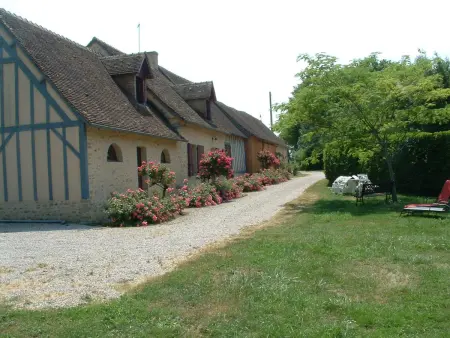 Gîte rénové en campagne, 3 ch., terrain 5000m², proche randonnées et Le Mans ! - Photo 2