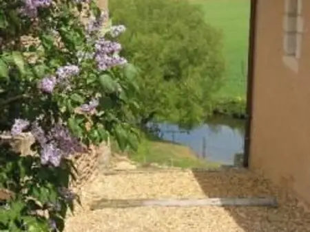 Charmante maison paysanne rénovée avec grand terrain, proche de la rivière et du village médiéval - Photo 1