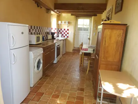 Charmante maison paysanne rénovée avec grand terrain, proche de la rivière et du village médiéval - Photo 3
