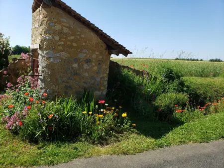Charmante maison paysanne rénovée avec grand terrain, proche de la rivière et du village médiéval - Photo 13