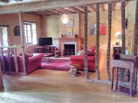 Gîte authentique avec piscine chauffée, parc et chevaux, au cœur d'un château historique - Photo 1