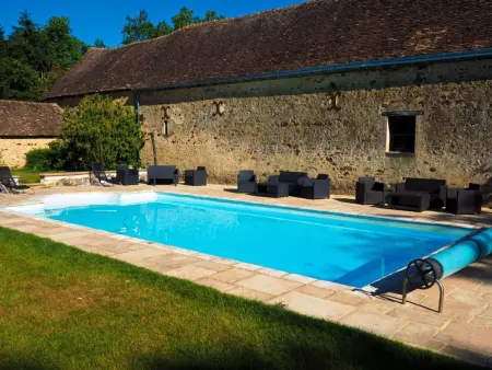 Gîte authentique avec piscine chauffée, parc et chevaux, au cœur d'un château historique - Photo 2