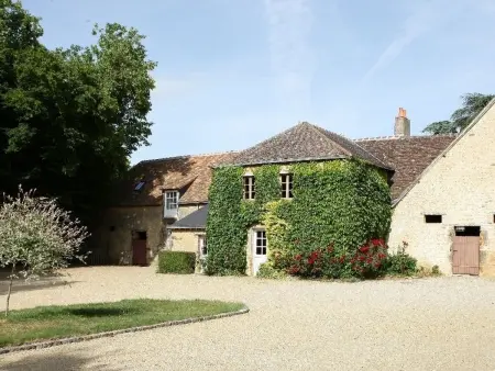 Gîte authentique avec piscine chauffée, parc et chevaux, au cœur d'un château historique - Photo 3