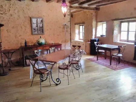 Gîte authentique avec piscine chauffée, parc et chevaux, au cœur d'un château historique - Photo 5