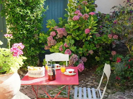 Maison de charme avec jardin à Montmirail - Rénovation 18e siècle, proche église, 2h de Paris - Photo 2