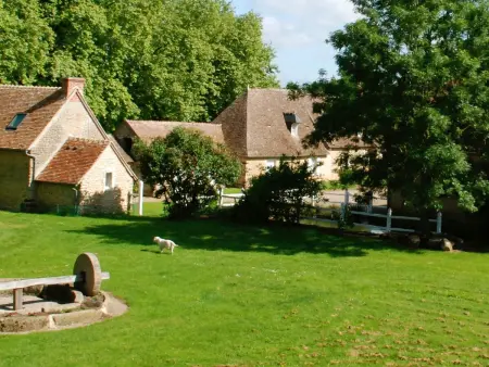 Gîte charmant avec piscine chauffée, tennis et jardin près de Beaumont-sur-Sarthe - Photo 3