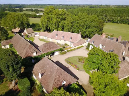 Gîte charmant avec piscine chauffée, tennis et jardin près de Beaumont-sur-Sarthe - Photo 9