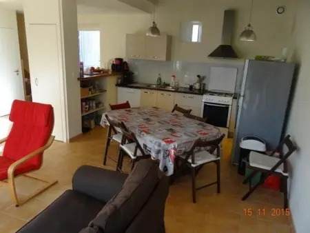 Charmante Ferme Rénovée avec Terrasse à 7 km du Mans, 8 Couchages, TV, Internet, Cuisine Équipée - Photo 2